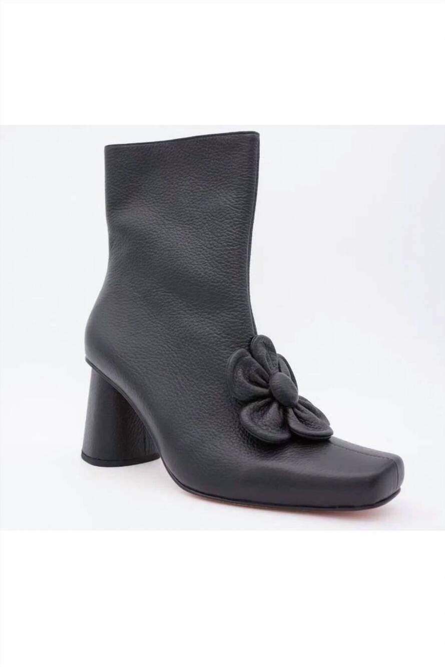 NEW BUTRICH women's sakura bootie in black+